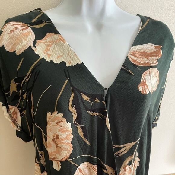 Floral Top - Picture 2 of 7